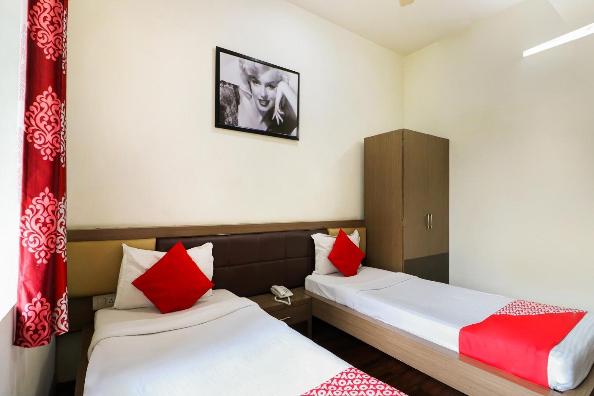 Oyo Flagship 1805 Hotel Star Delight Panchuria Kültér fotó